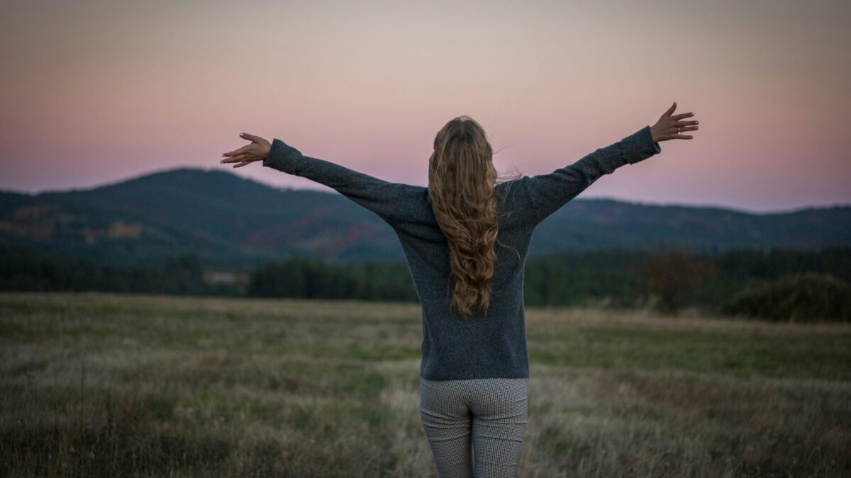 How to Stop Overthinking Naturally 2 angel balashev 9mZ6Xwc n3o unsplash